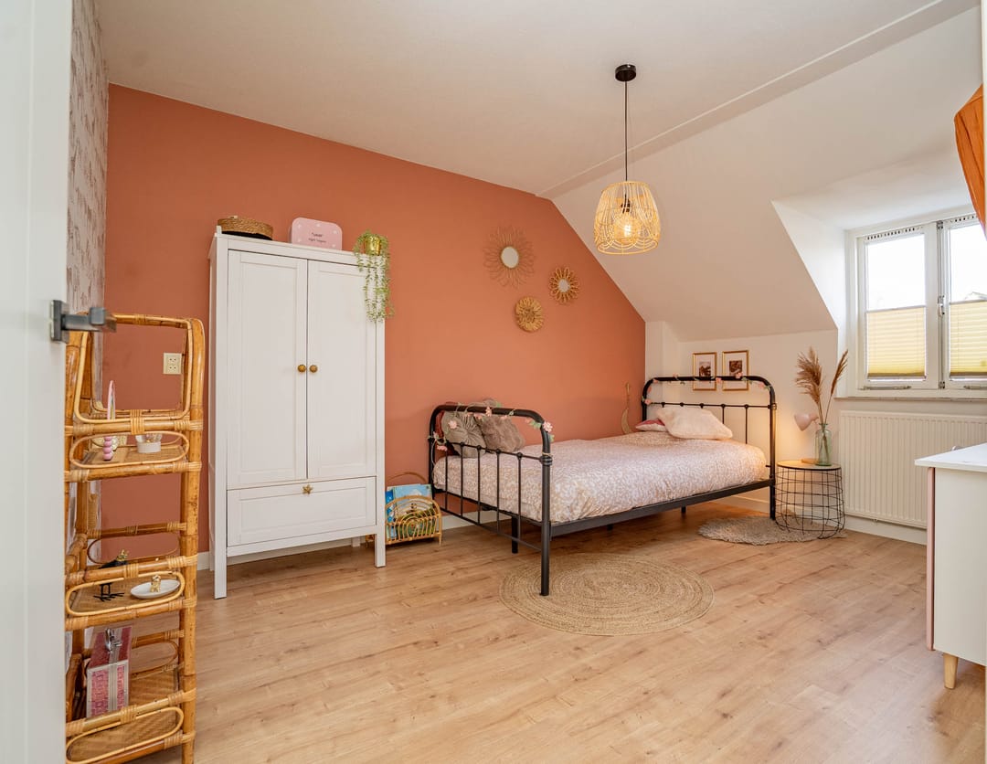 Move-in ready semi detached house with modern veranda and mancave in Milheeze — 24