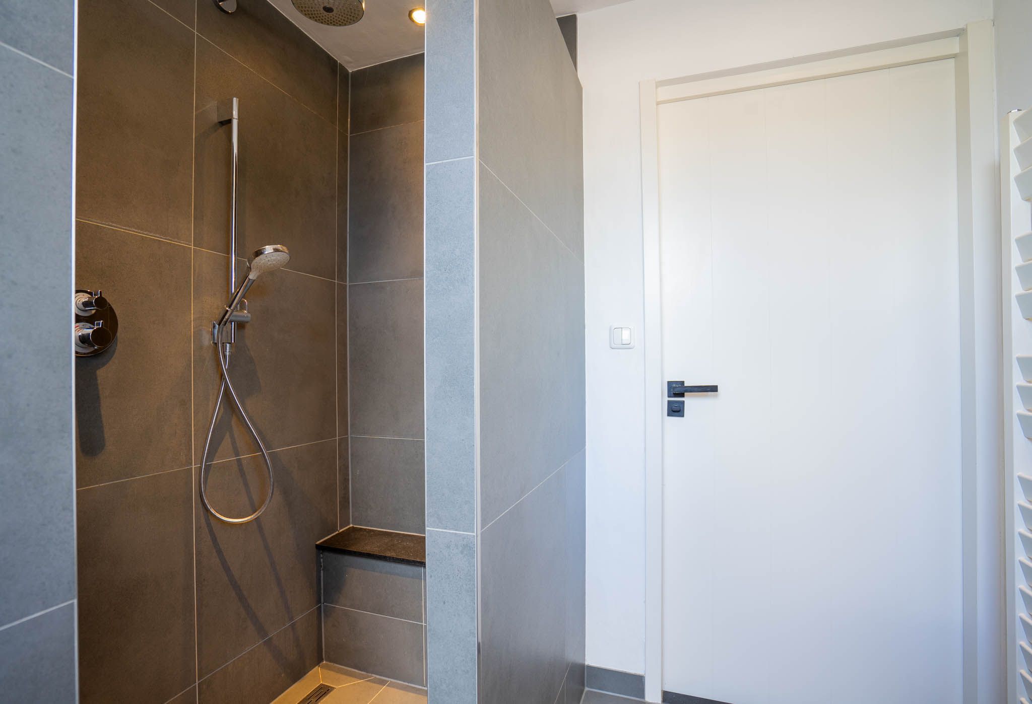 Move-in ready semi detached house with modern veranda and mancave in Milheeze — 31