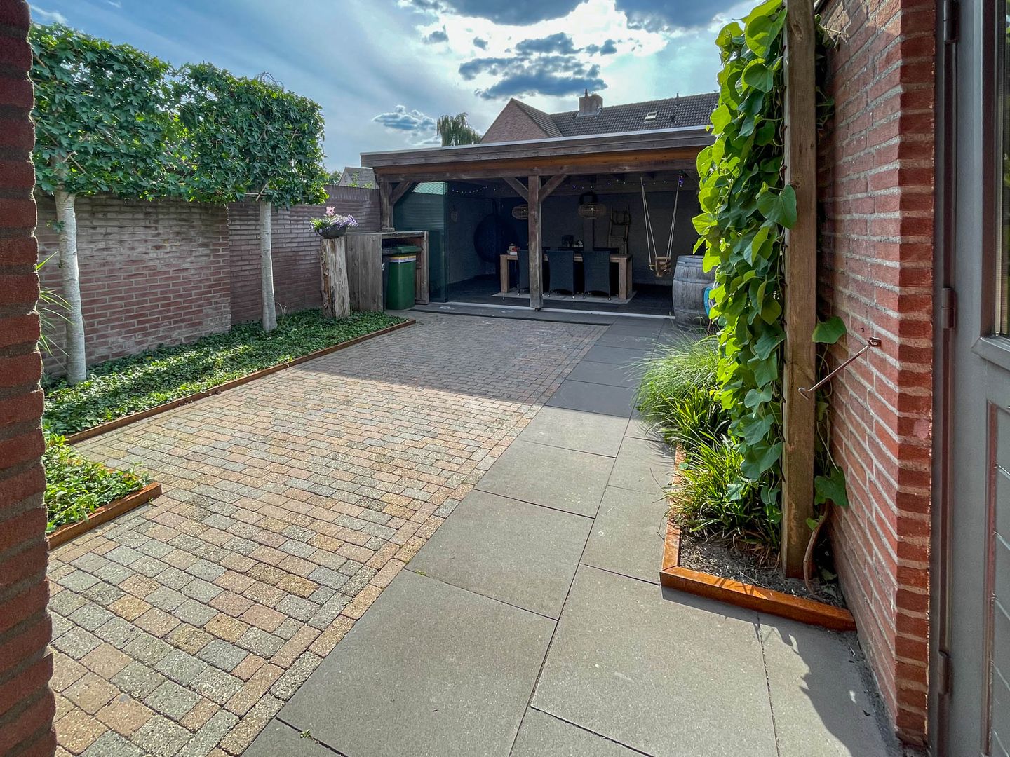 Move-in ready semi detached house with modern veranda and mancave in Milheeze — 38
