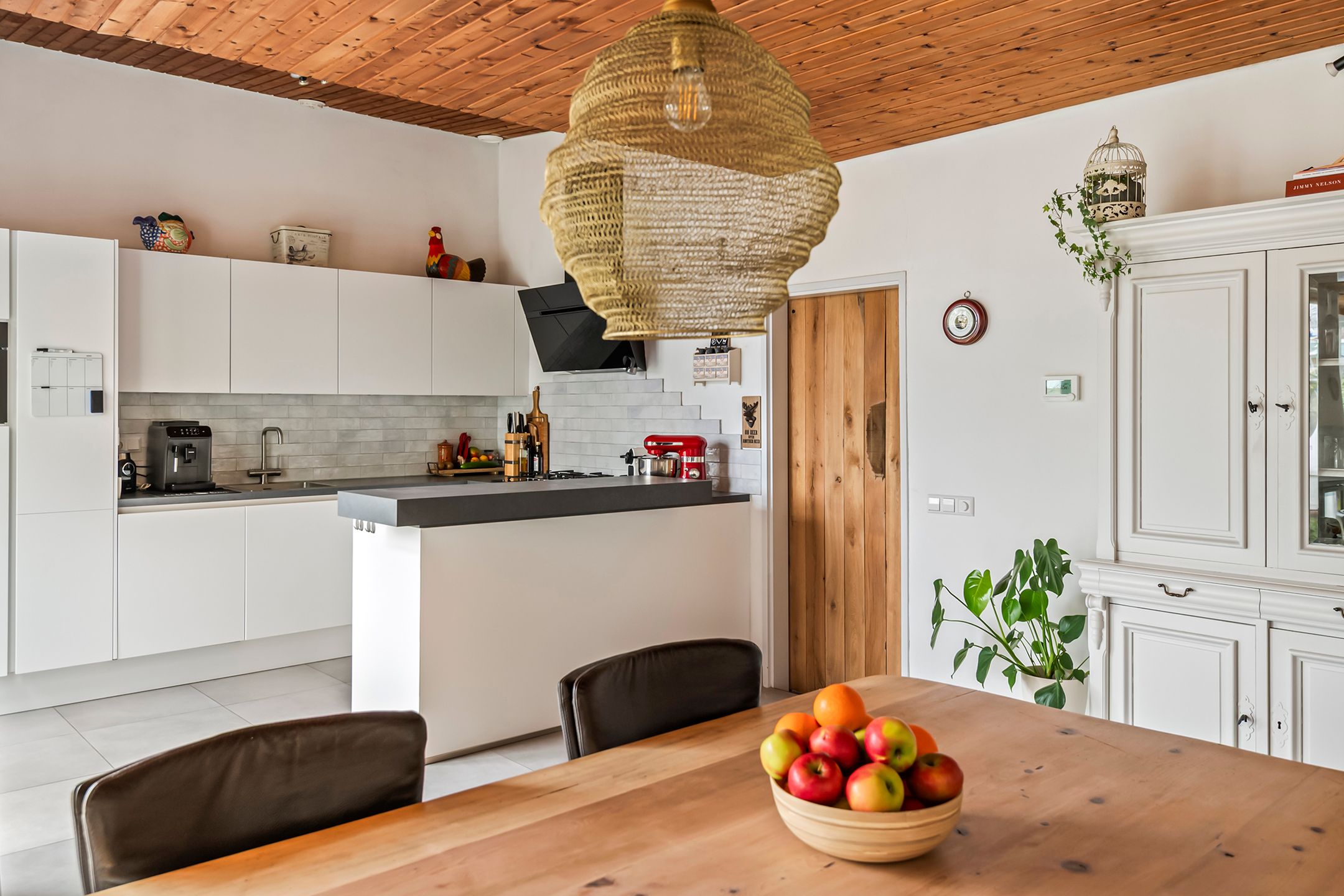 Modern Bungalow with Solar Panels in Quiet Location — 23