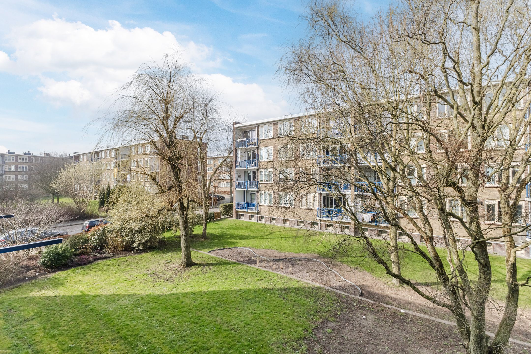 Renovated 2-Room Apartment with West-Facing Balcony in Weesp — 27
