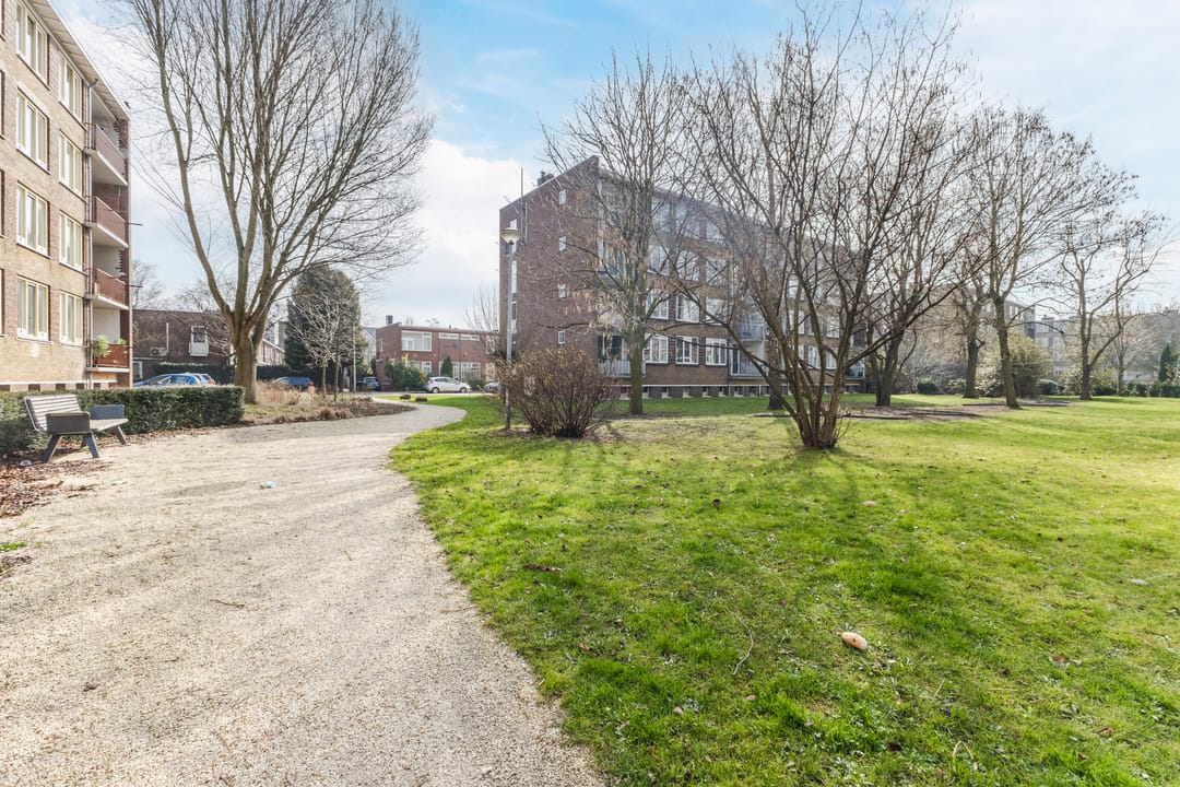 Renovated 2-Room Apartment with West-Facing Balcony in Weesp — 28