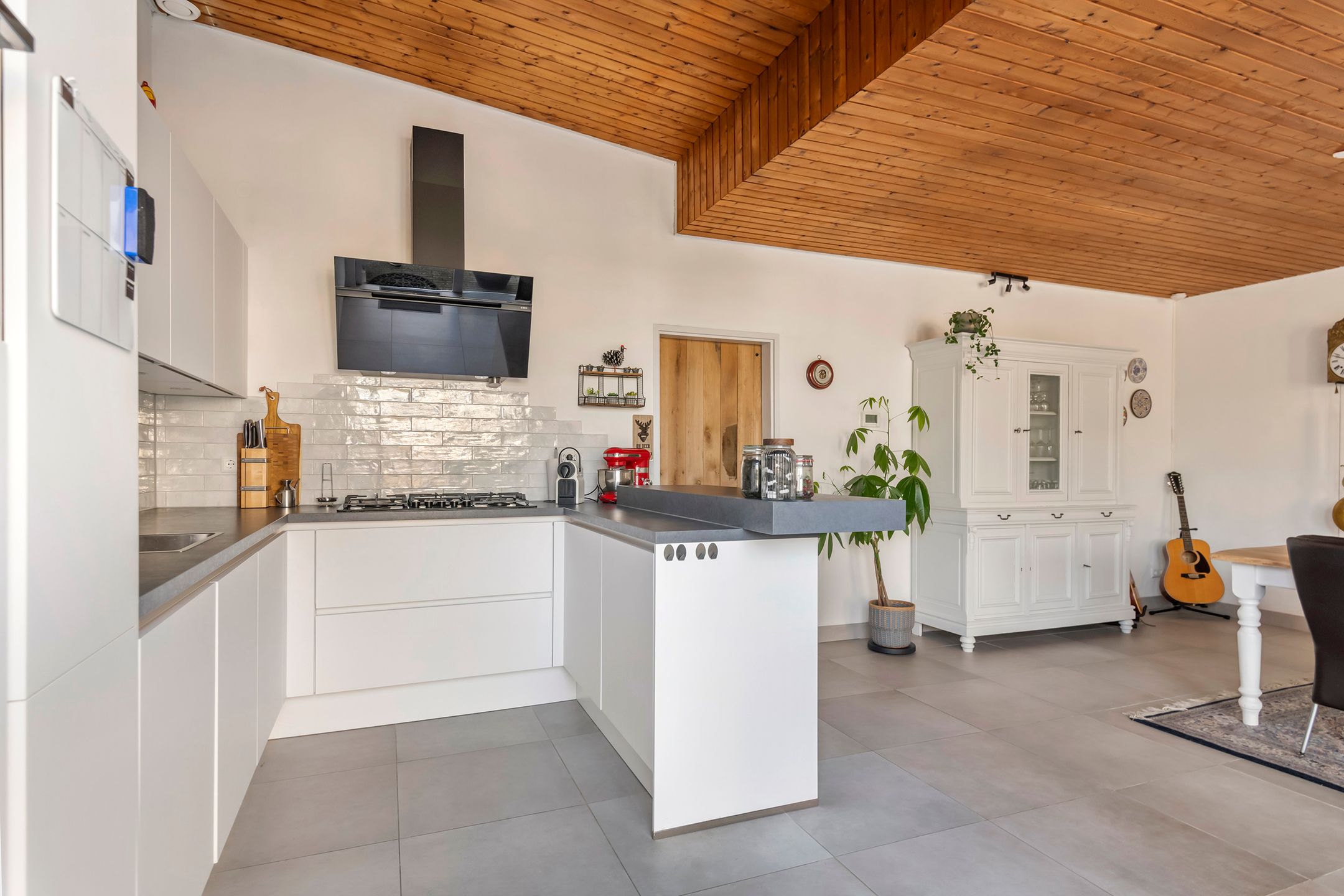 Modern Bungalow with Solar Panels in Quiet Location — 26