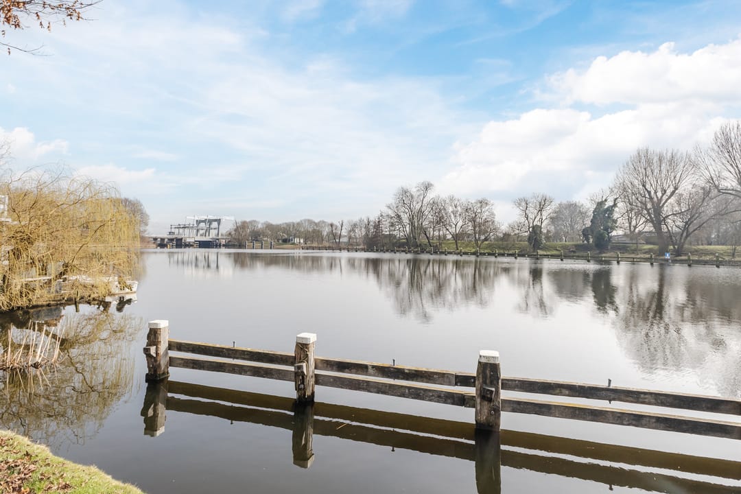 Renovated 2-Room Apartment with West-Facing Balcony in Weesp — 31