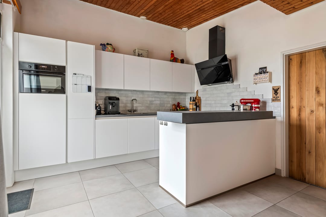 Modern Bungalow with Solar Panels in Quiet Location — 30