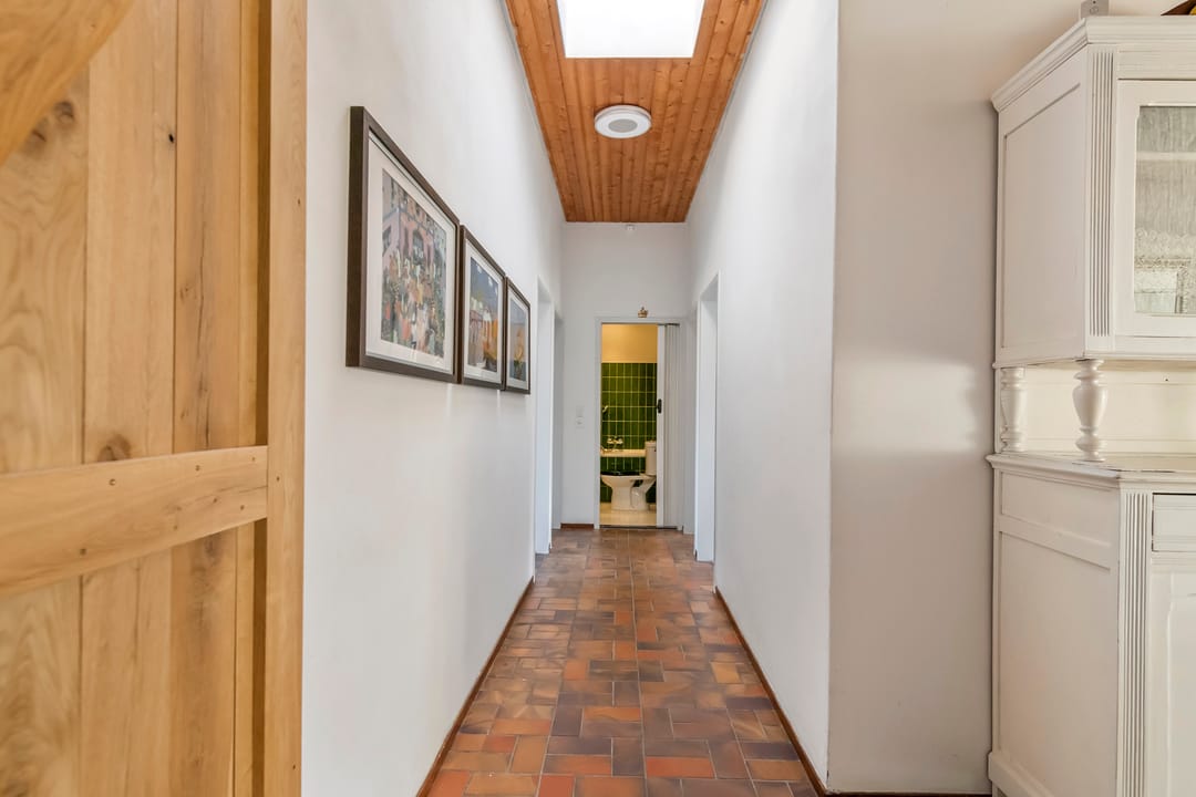 Modern Bungalow with Solar Panels in Quiet Location — 36