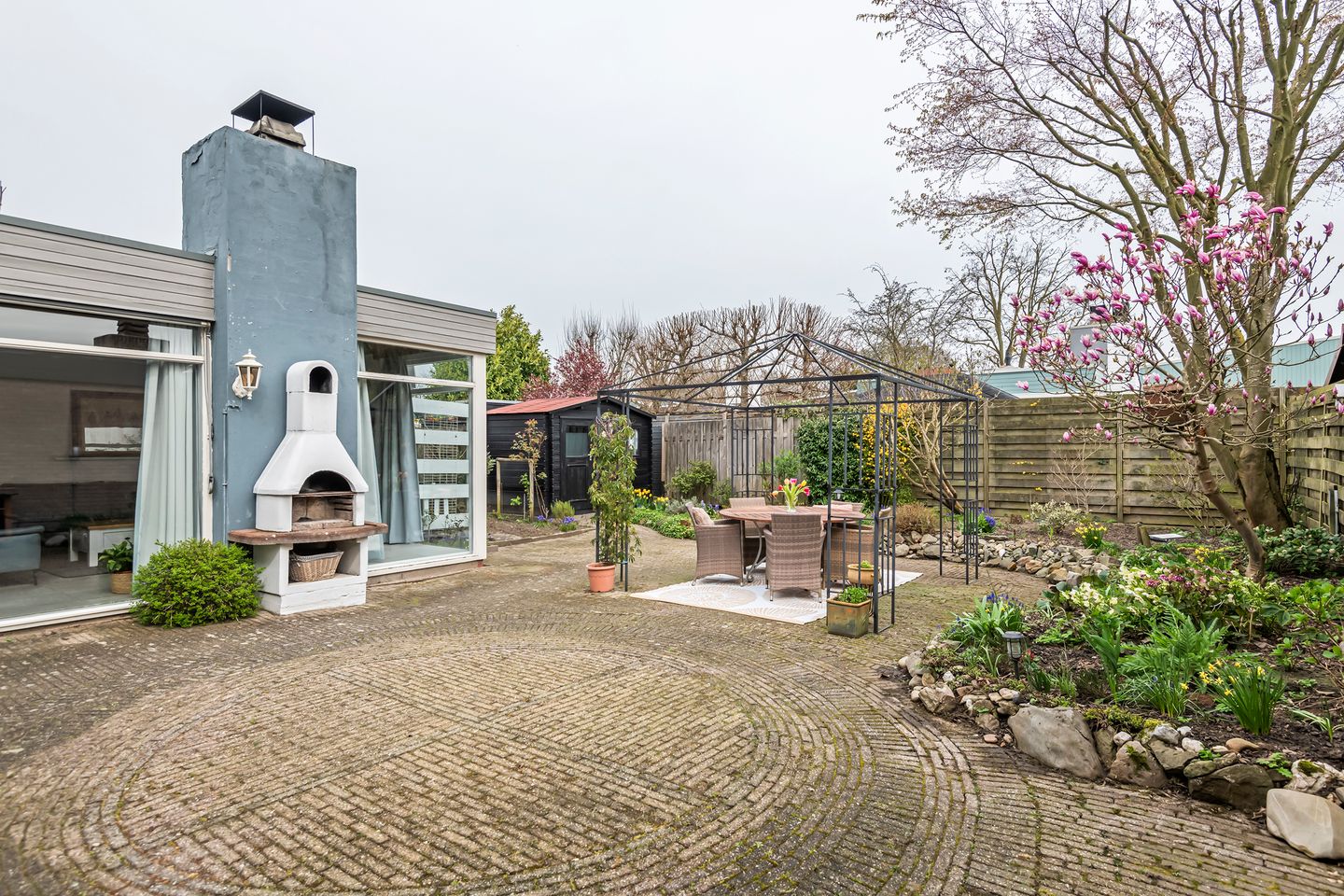 Modern Bungalow with Solar Panels in Quiet Location — 49