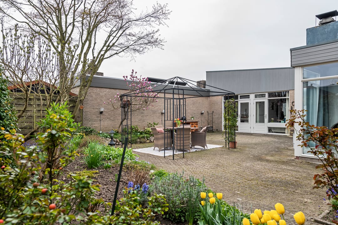 Modern Bungalow with Solar Panels in Quiet Location — 55