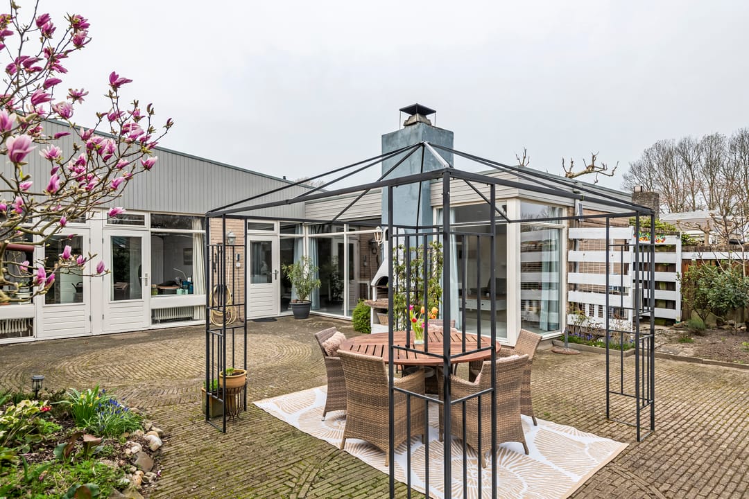 Modern Bungalow with Solar Panels in Quiet Location — 57