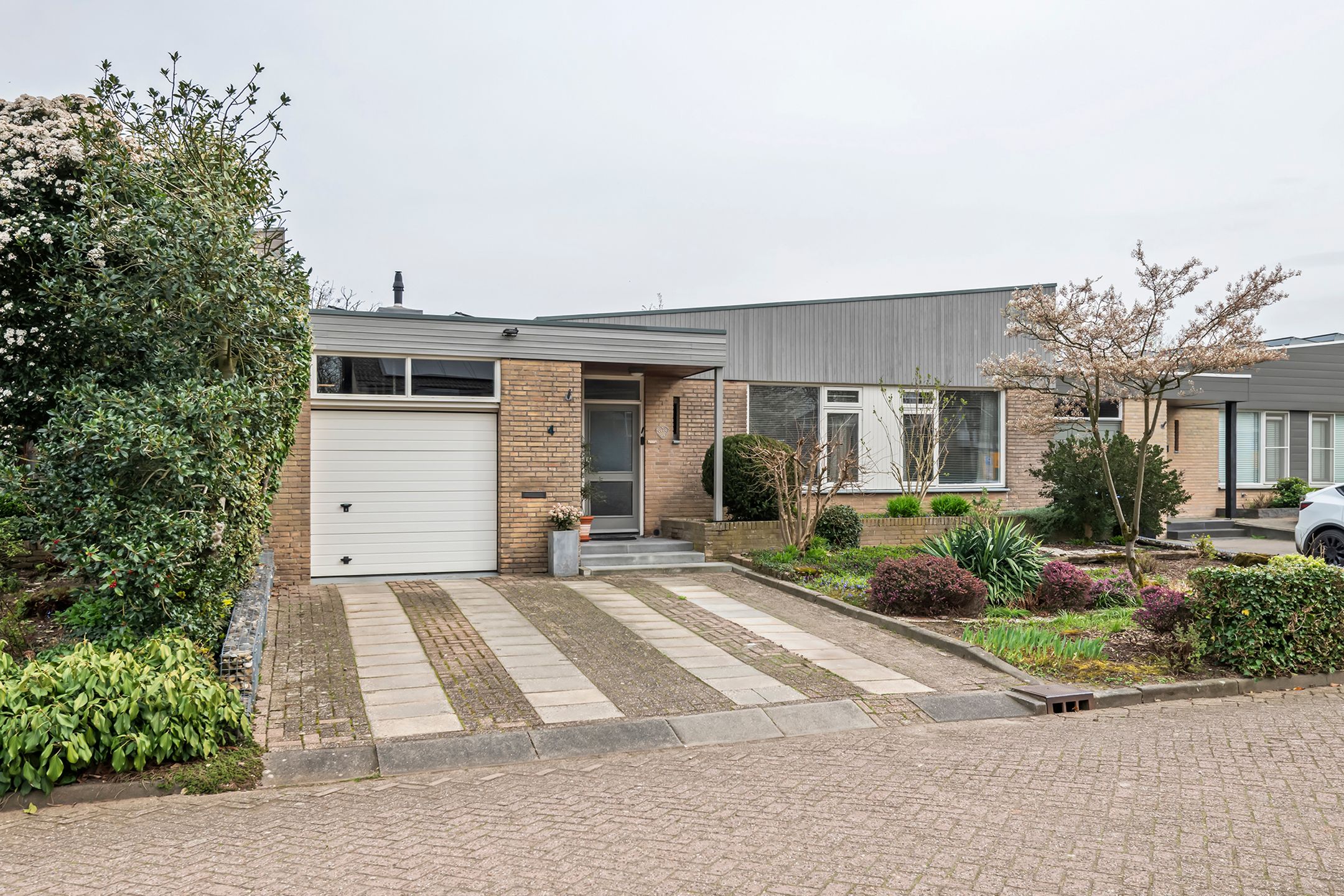 Modern Bungalow with Solar Panels in Quiet Location — 62