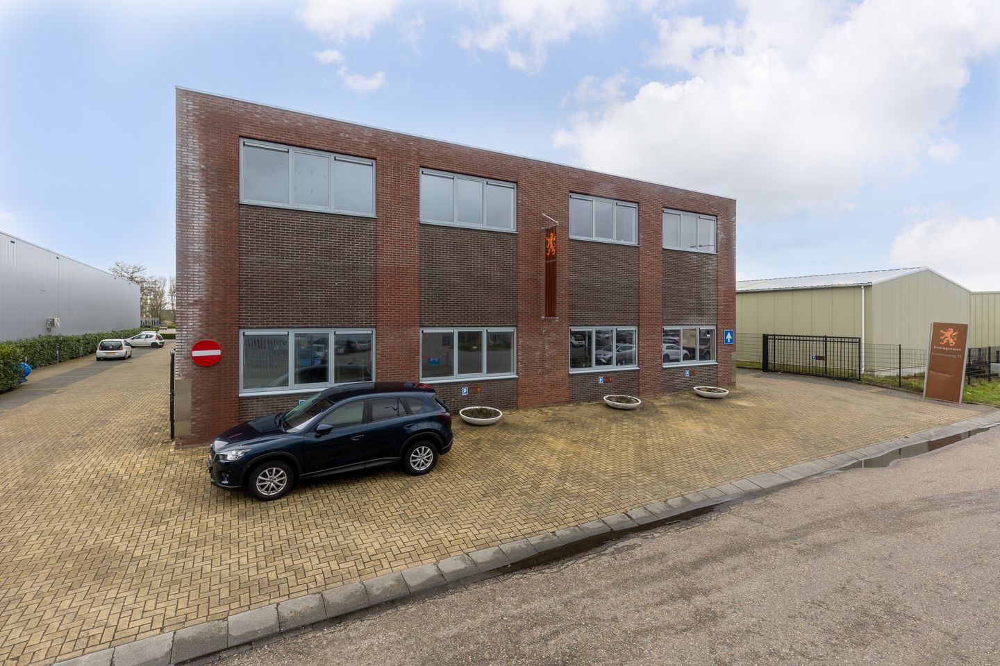 Bekijk foto 2 van Einsteinweg 11-n