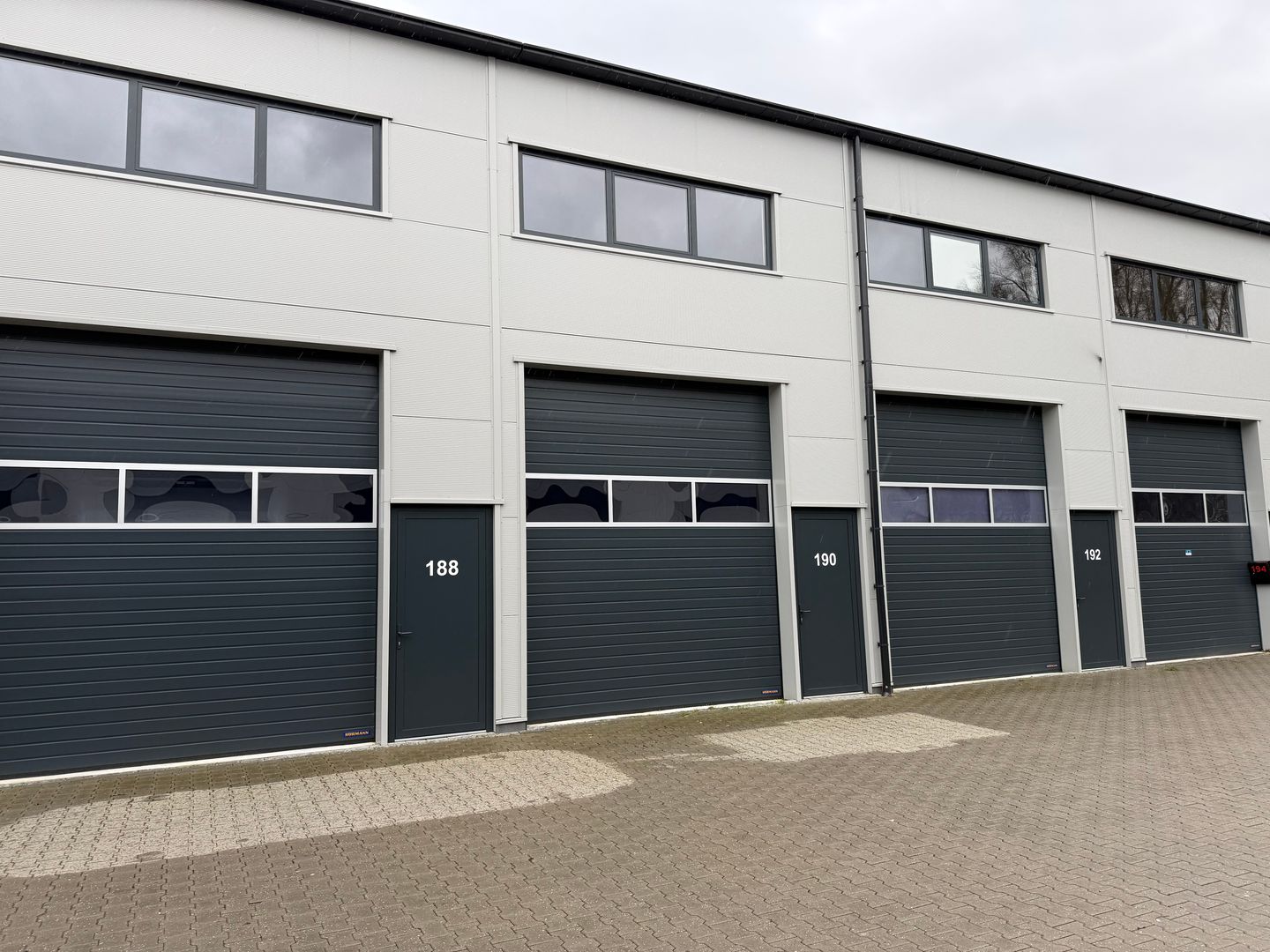 Bekijk foto 1 van Beneluxweg 190