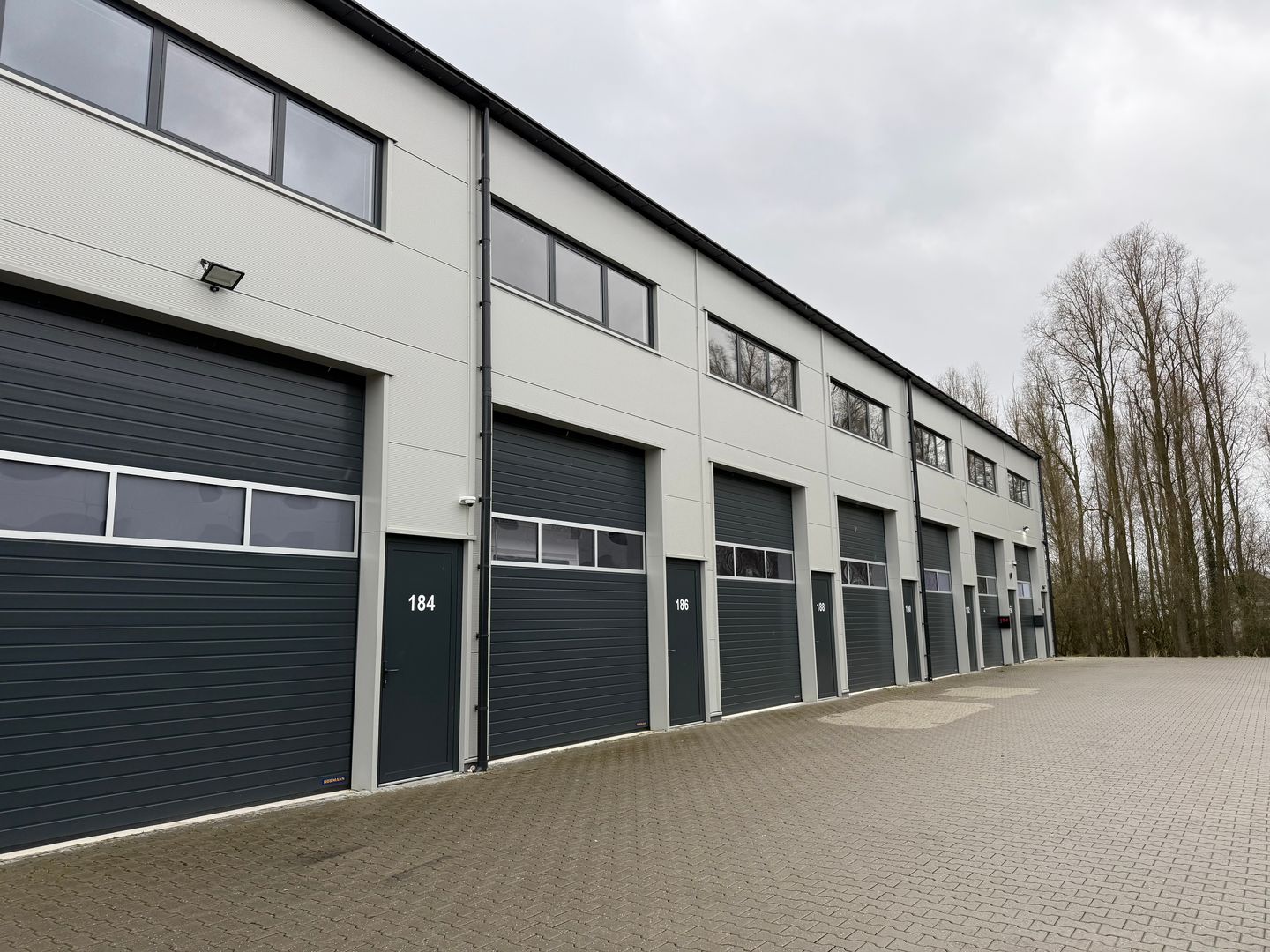 Bekijk foto 2 van Beneluxweg 190