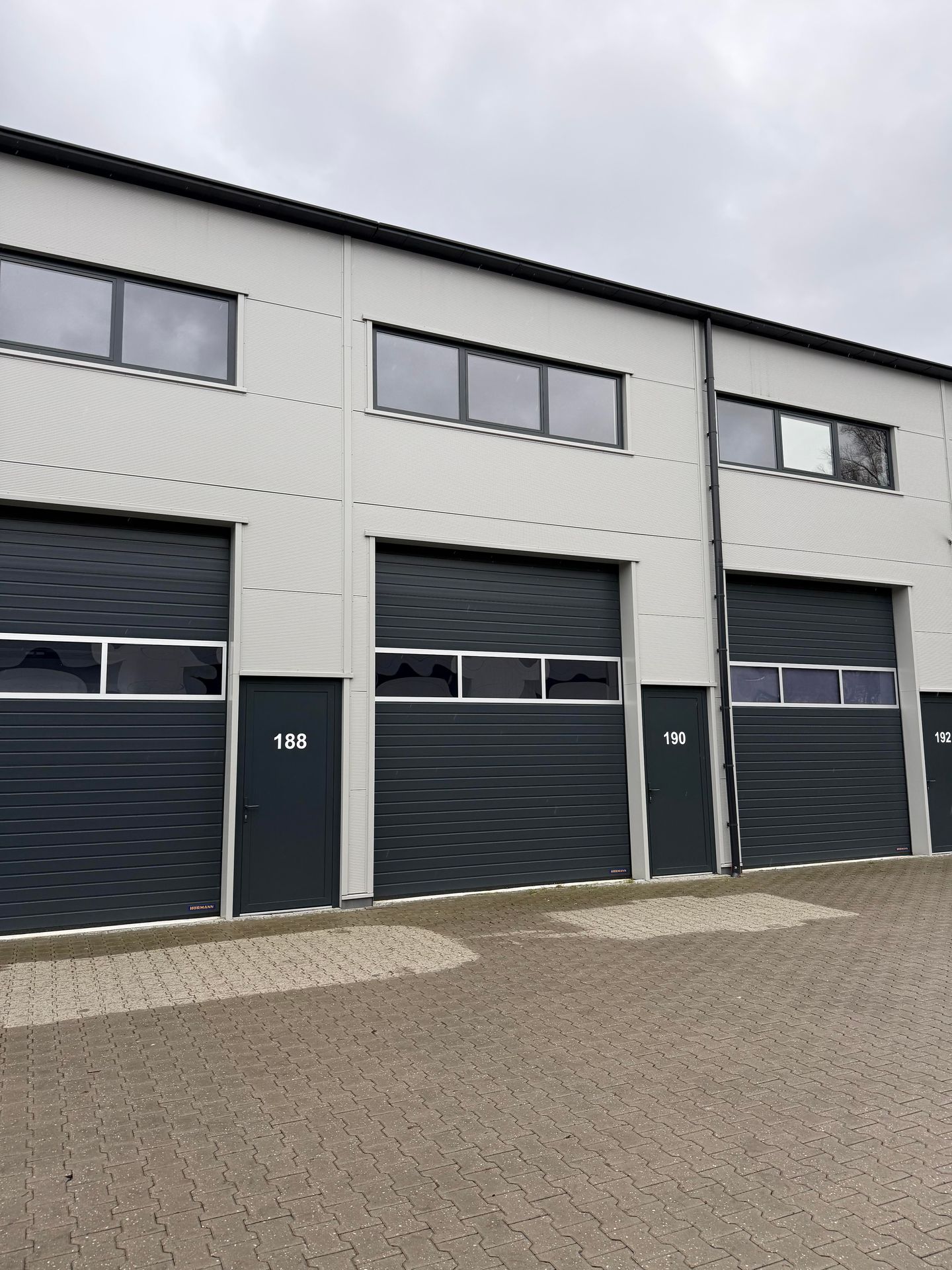 Bekijk foto 3 van Beneluxweg 190