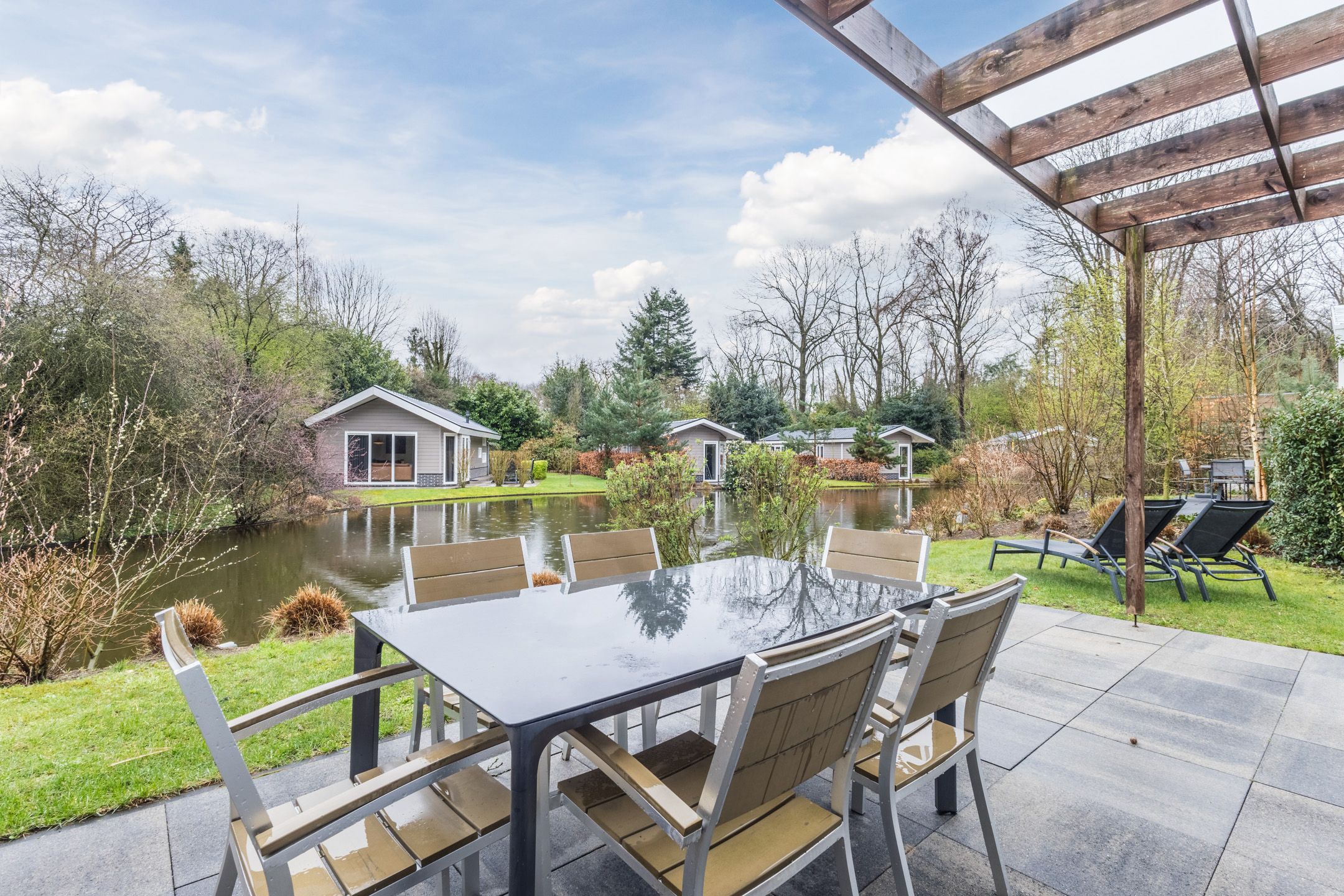 2-bedroom freehold villa in Lunteren — photo 2 of 5