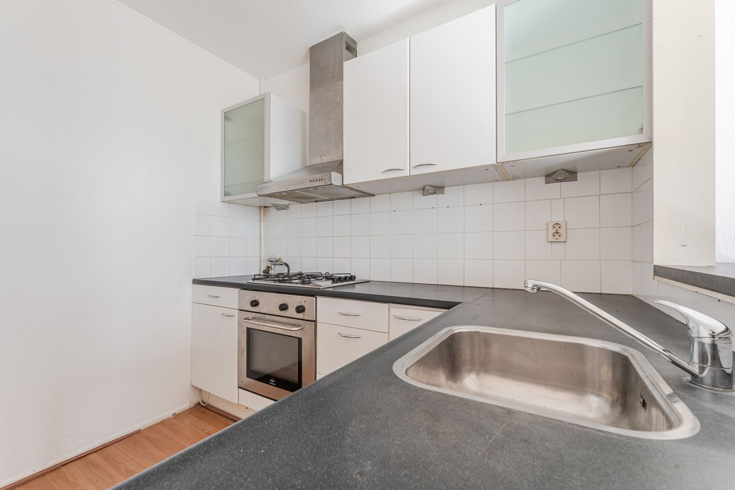 Light Apartment in Center with Sunny Southeast Balconon — 13