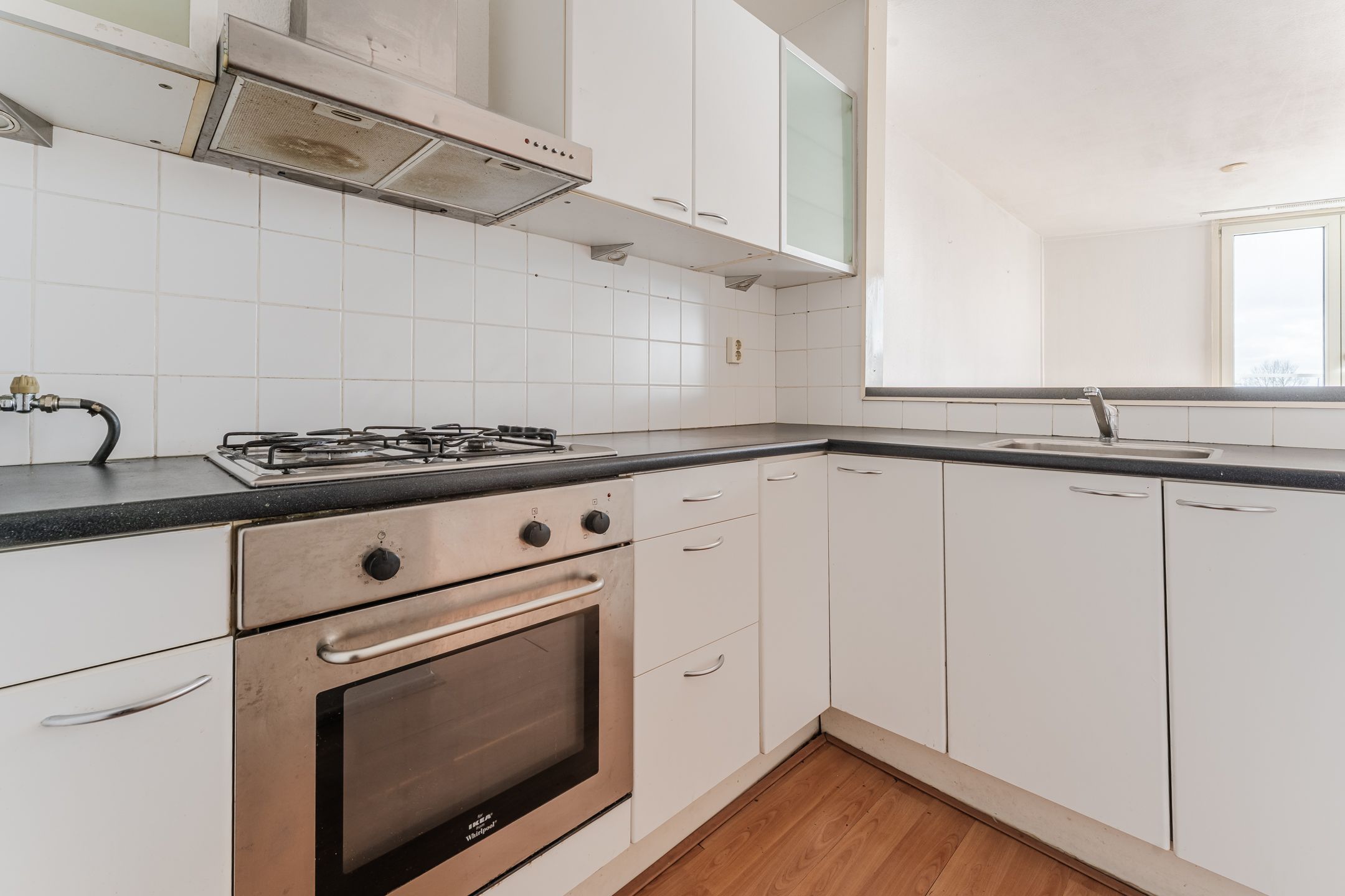 Light Apartment in Center with Sunny Southeast Balconon — 14