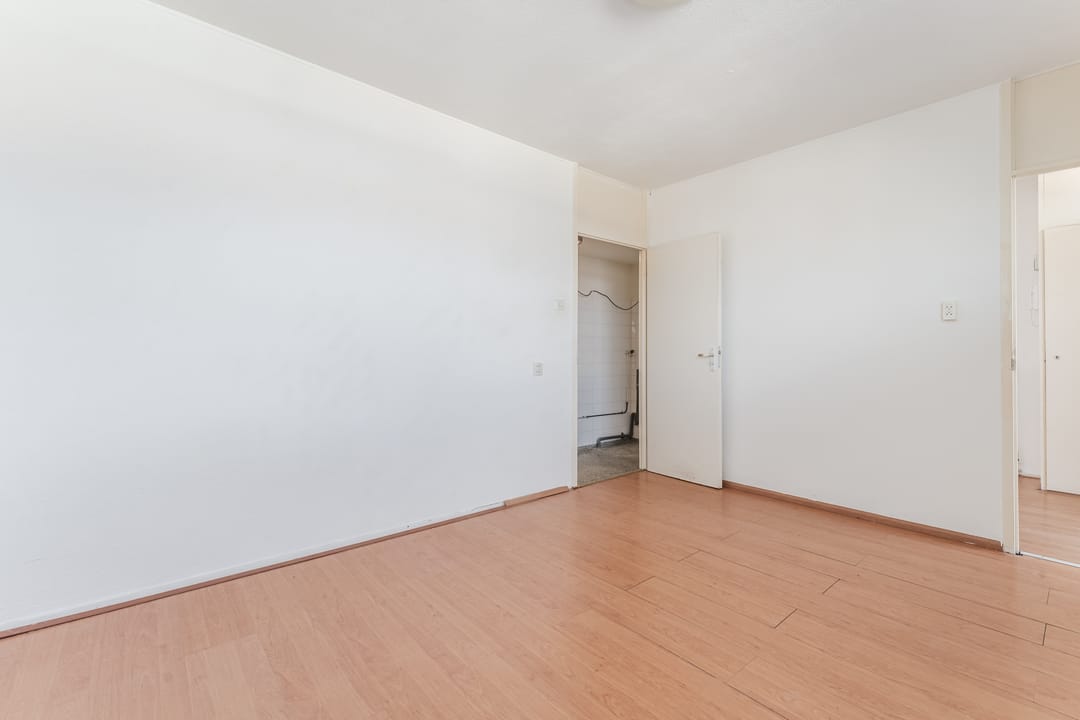 Light Apartment in Center with Sunny Southeast Balconon — 16