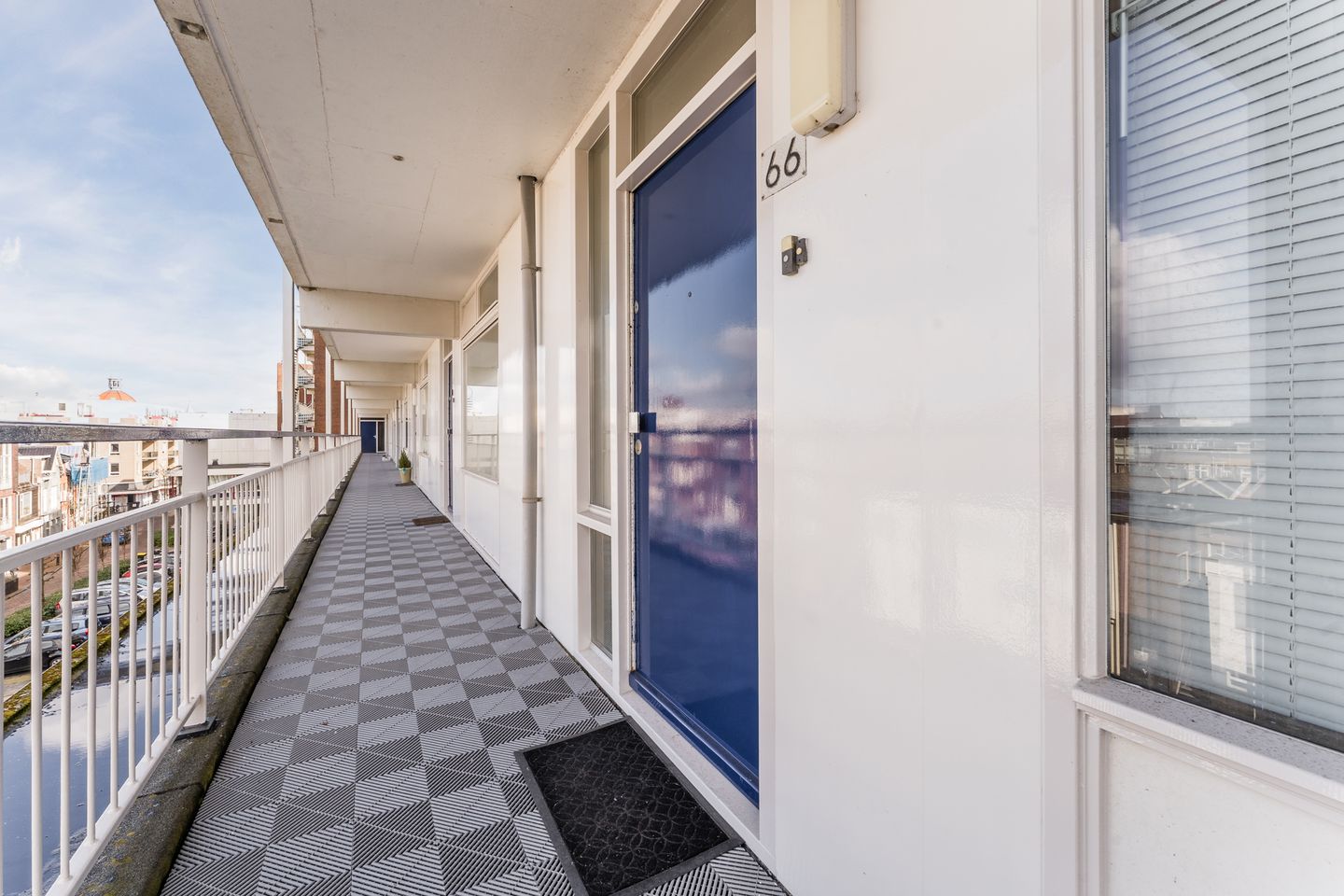 Light Apartment in Center with Sunny Southeast Balconon — 18