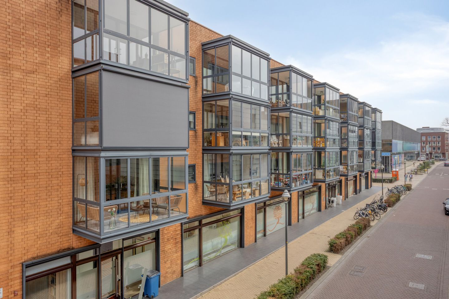 Luxurious Apartment with Lift, Loggia and Private Parking in Apeldoorn Center — 34
