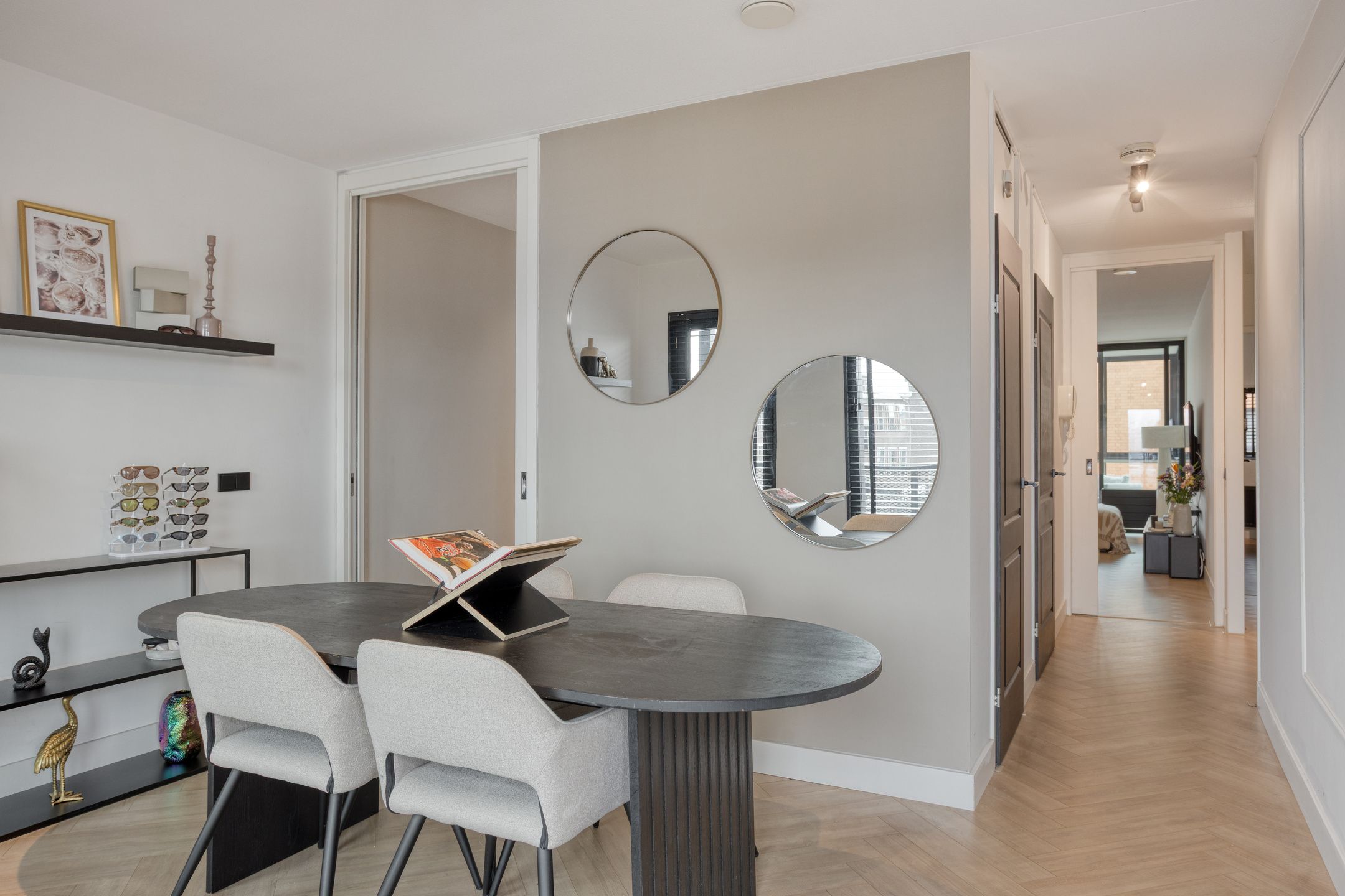 Luxurious Apartment with Lift, Loggia and Private Parking in Apeldoorn Center — 15