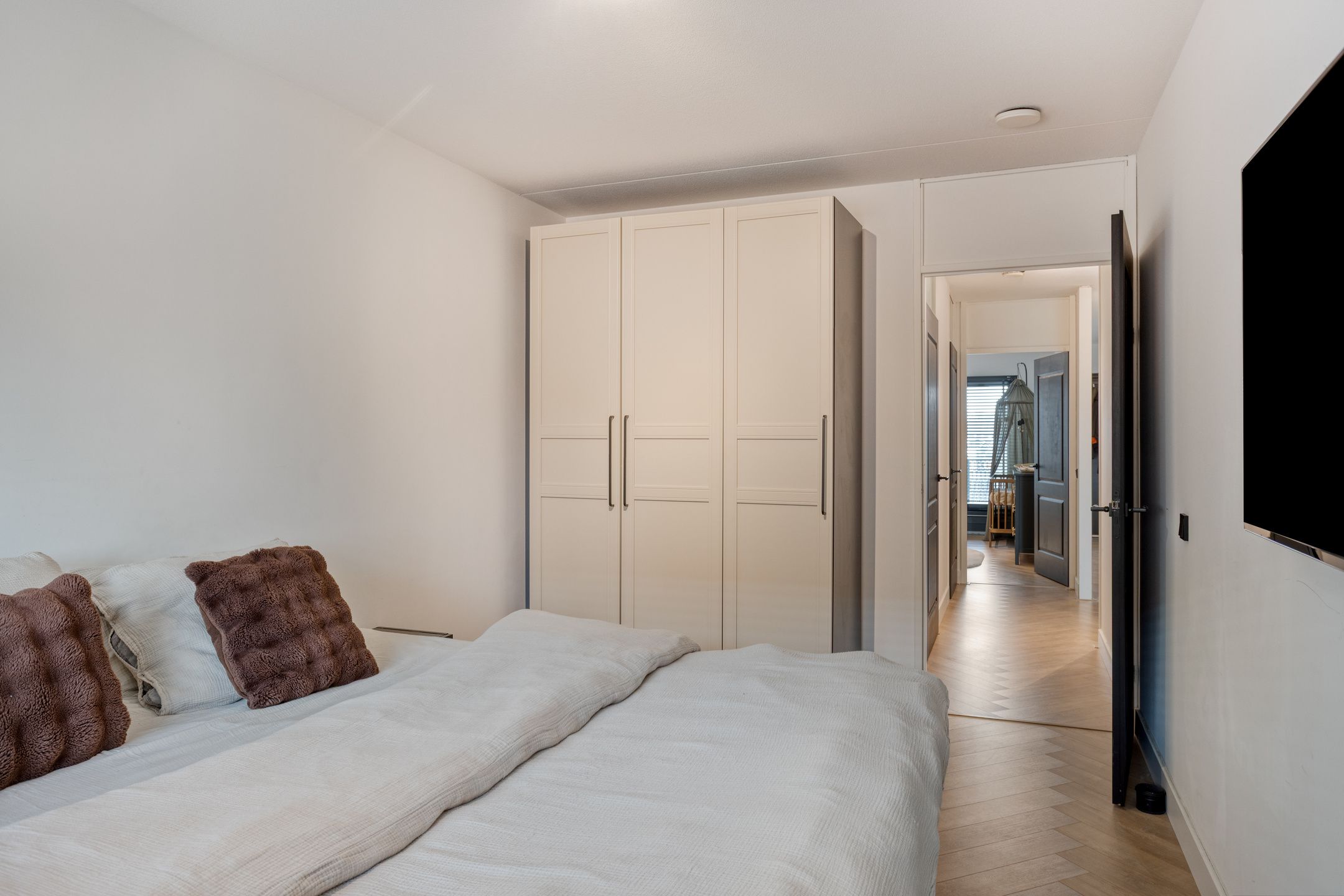 Luxurious Apartment with Lift, Loggia and Private Parking in Apeldoorn Center — 20