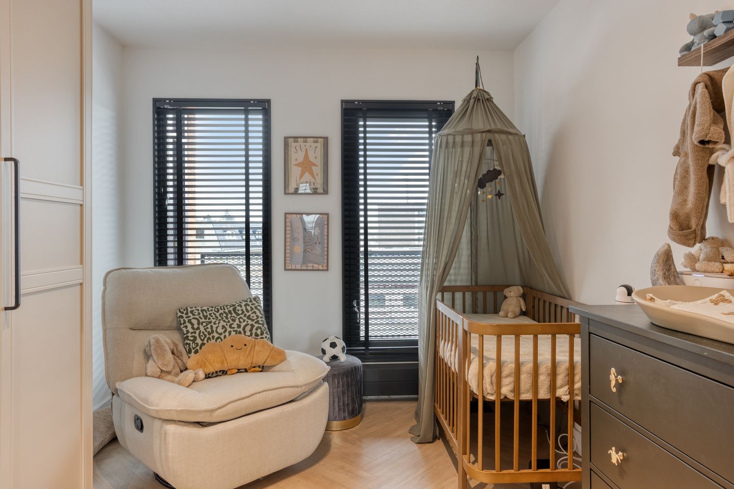 Luxurious Apartment with Lift, Loggia and Private Parking in Apeldoorn Center — 24