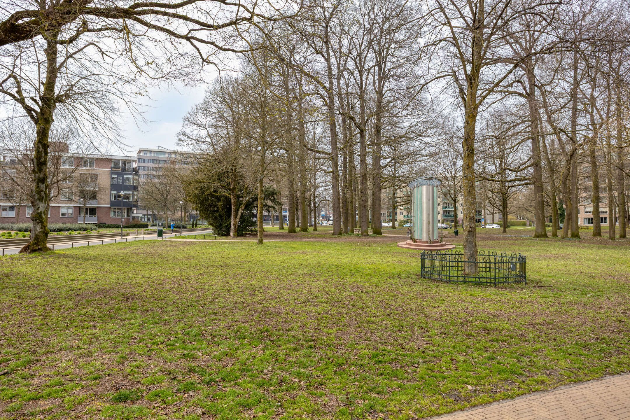 Luxurious Apartment with Lift, Loggia and Private Parking in Apeldoorn Center — 38