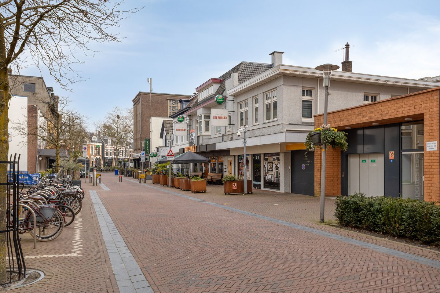 Luxurious Apartment with Lift, Loggia and Private Parking in Apeldoorn Center — 39
