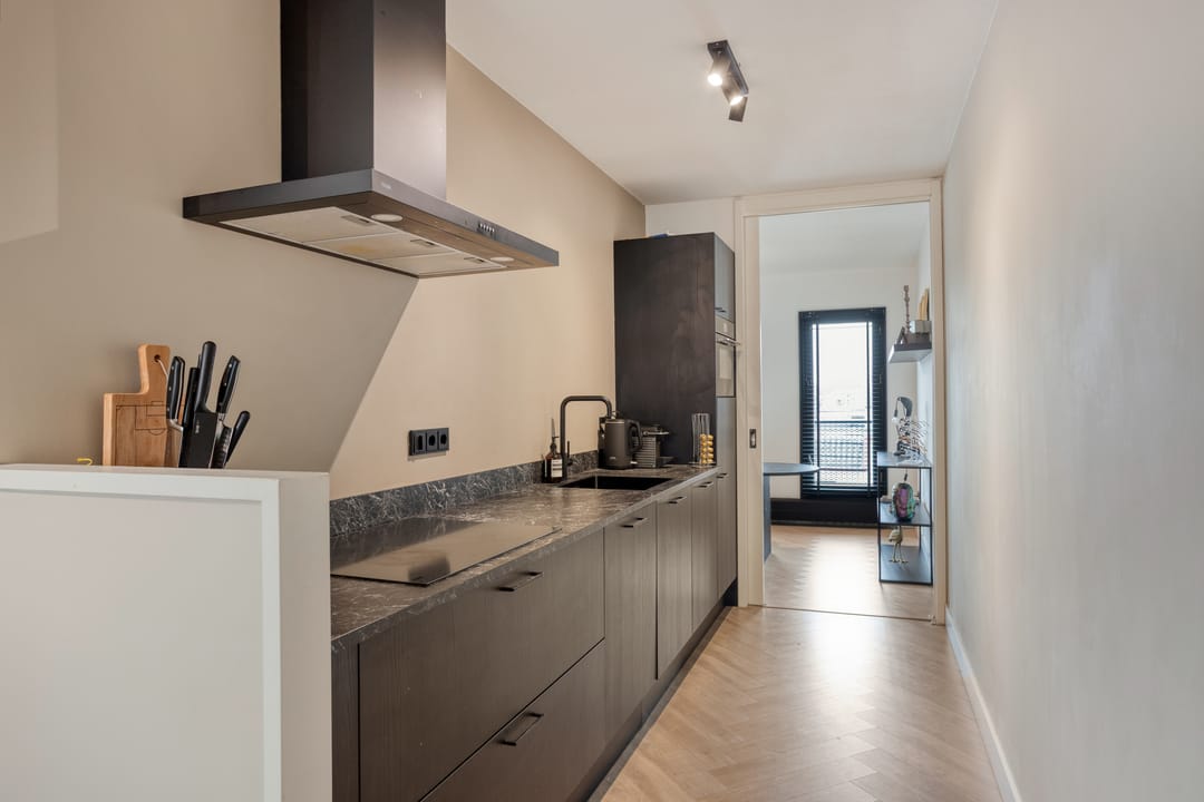 Luxurious Apartment with Lift, Loggia and Private Parking in Apeldoorn Center — 13
