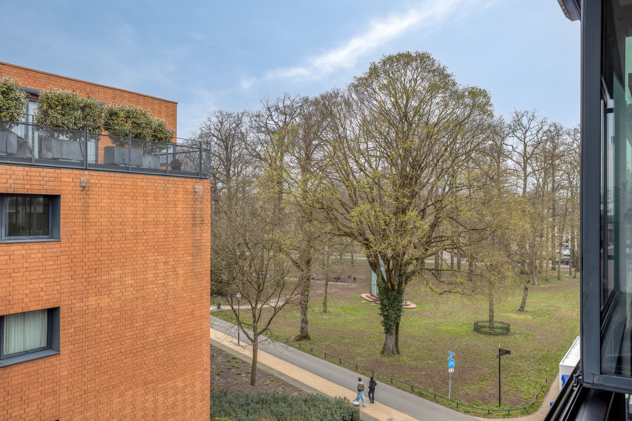 Luxurious Apartment with Lift, Loggia and Private Parking in Apeldoorn Center — 12