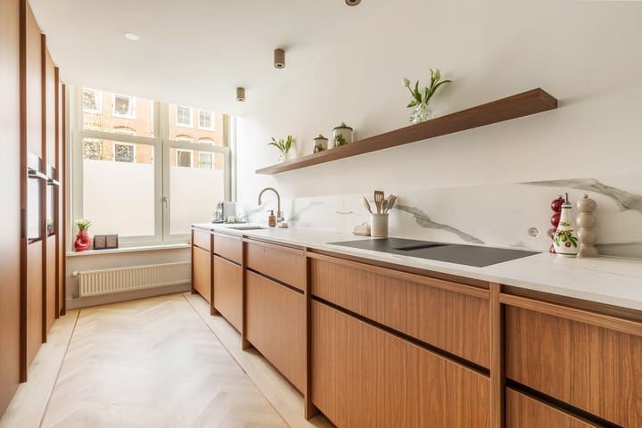 Photo 2 of Bentinckstraat 31-A