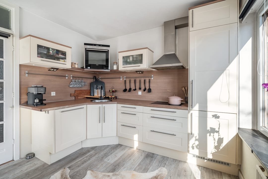 Spacious and light 4-room apartment near Zuiderpark — 15