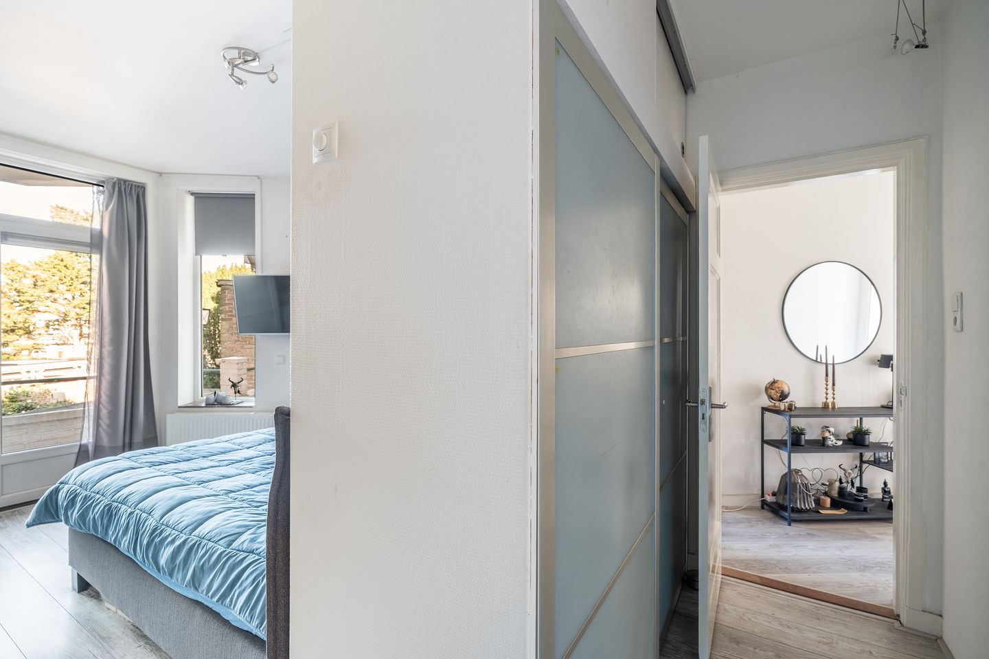 Spacious and light 4-room apartment near Zuiderpark — 18