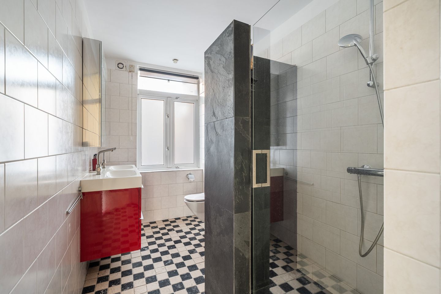 Spacious and light 4-room apartment near Zuiderpark — 24