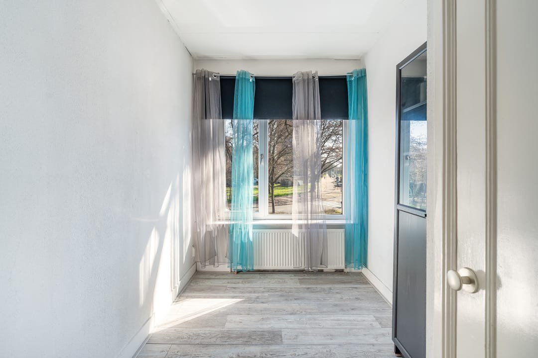 Spacious and light 4-room apartment near Zuiderpark — 27