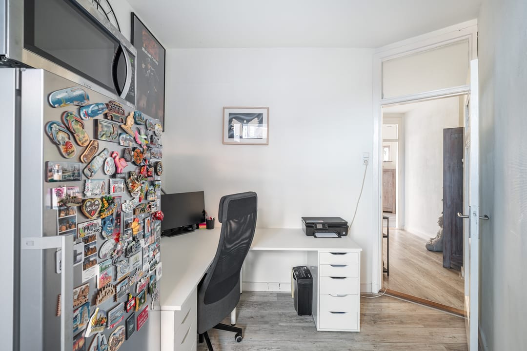 Spacious and light 4-room apartment near Zuiderpark — 31
