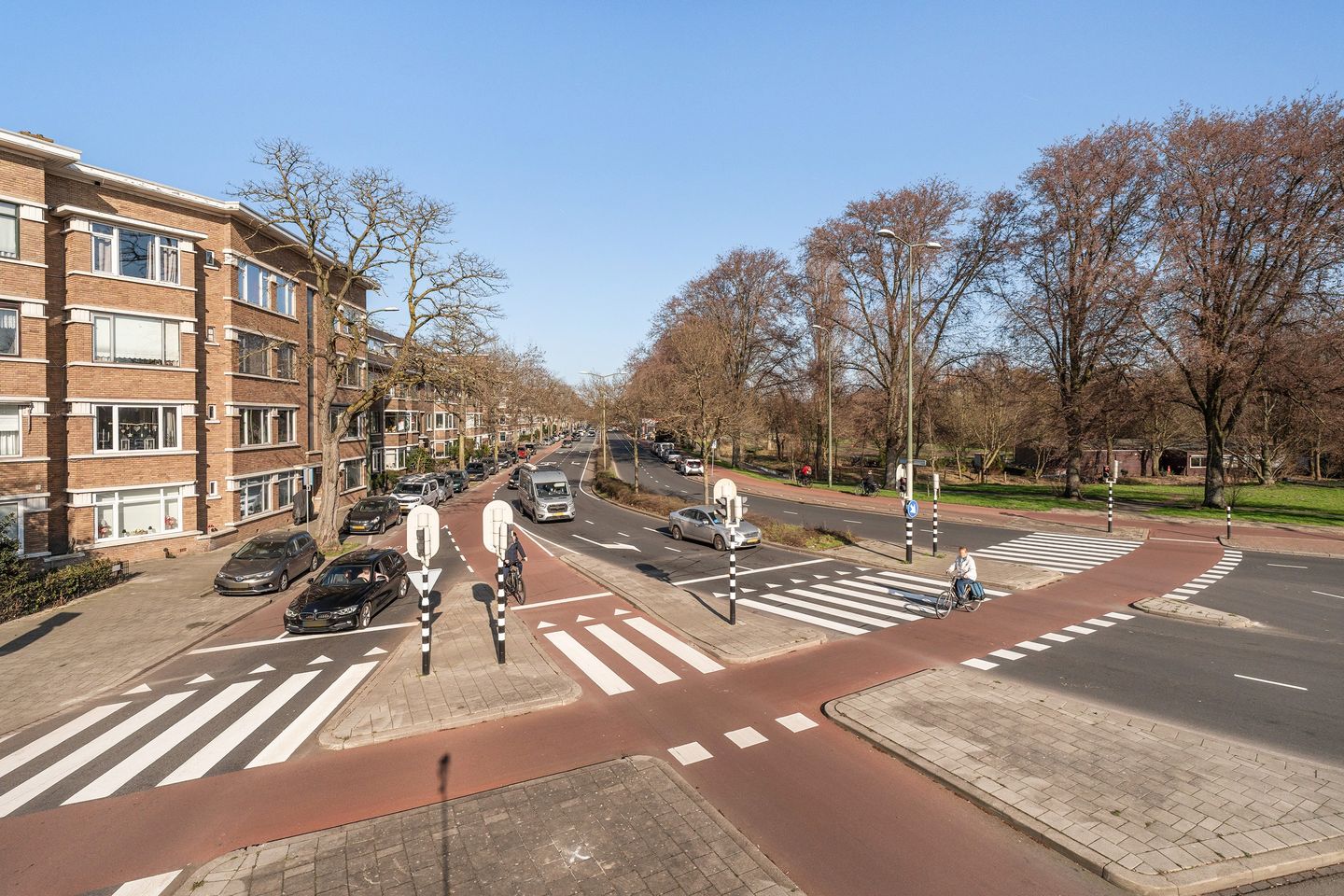 Spacious and light 4-room apartment near Zuiderpark — 39