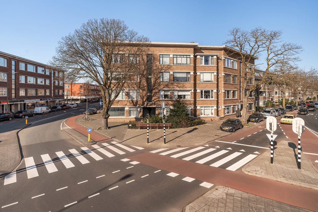 Spacious and light 4-room apartment near Zuiderpark — 40