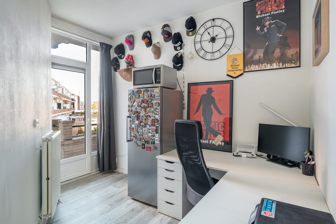 Spacious and light 4-room apartment near Zuiderpark — 30