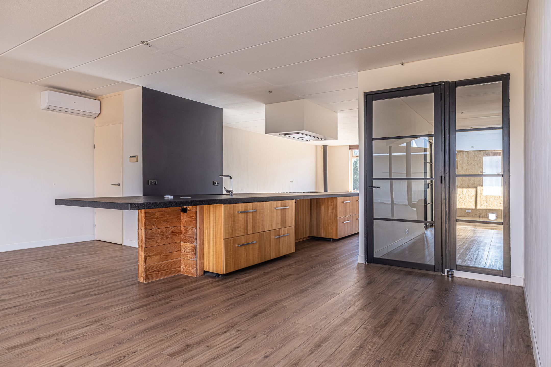 Unique Detached Residence with Multifunctional Business Space — 13