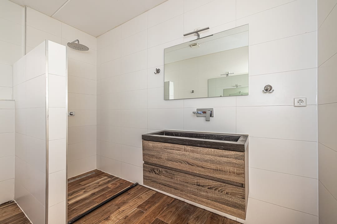 Unique Detached Residence with Multifunctional Business Space — 28