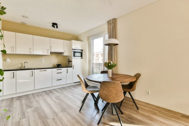 Photo 2 of Suze Robertsonstraat 27