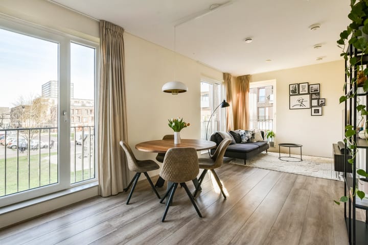 Photo 3 of Suze Robertsonstraat 27