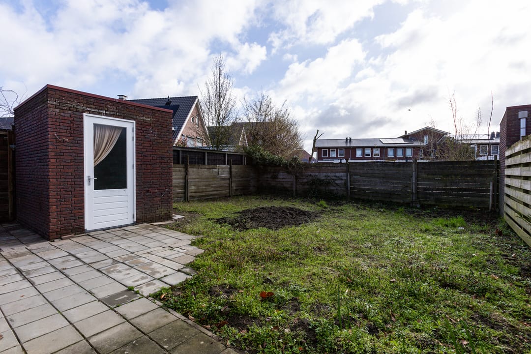 Spacious corner house with sunny garden in Oosseld — 26