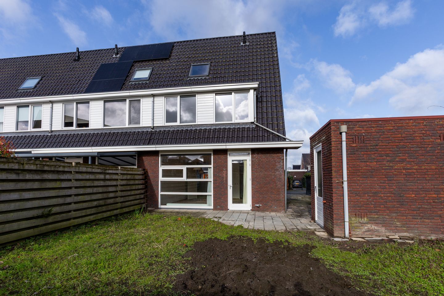 Spacious corner house with sunny garden in Oosseld — 29