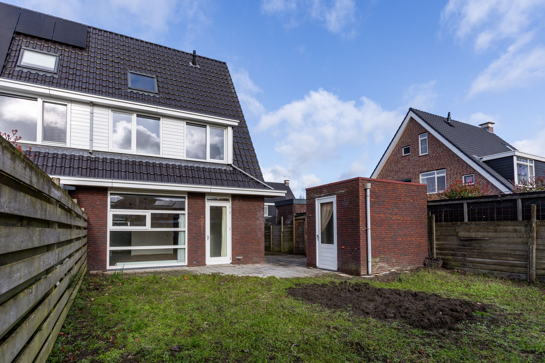 Spacious corner house with sunny garden in Oosseld — 30
