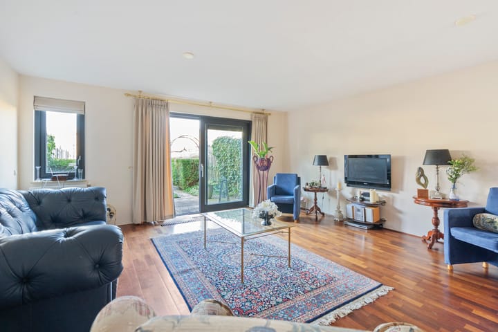 Foto 2 van Rode Ring 226