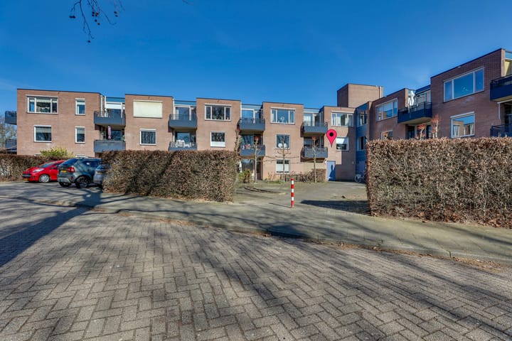 Photo 2 of van Heeckerenweg 26