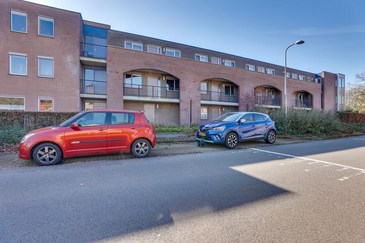 Photo 3 of van Heeckerenweg 26